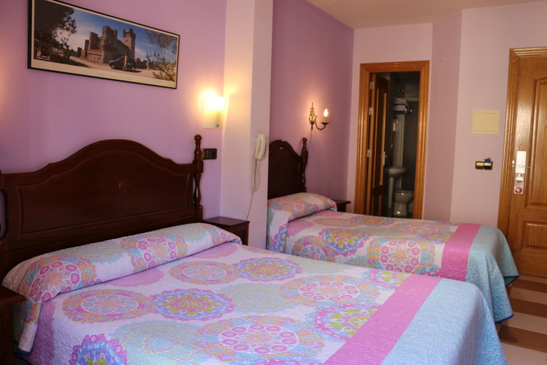 Bedroom 2, Hostal Don Jaime I y II, Segovia