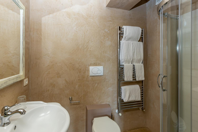 Bathroom 4