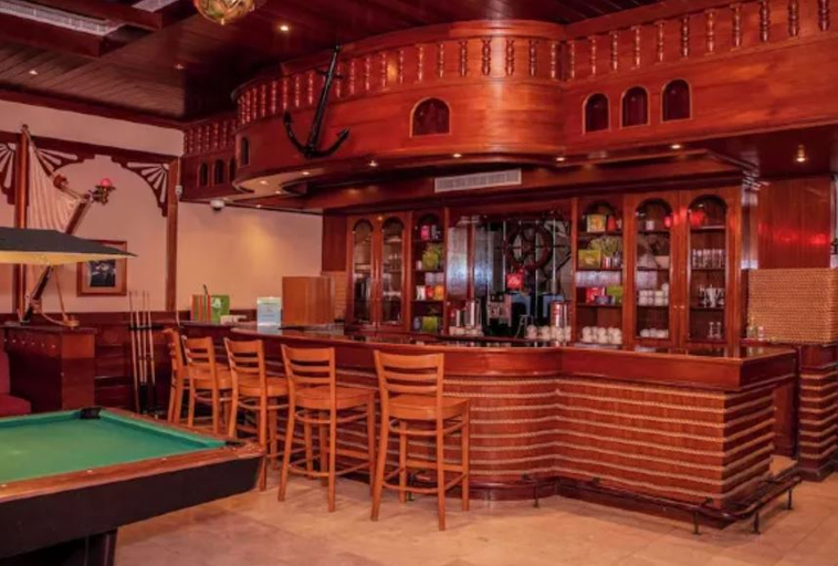Food & Drinks 5, Best Western Sur, Sur