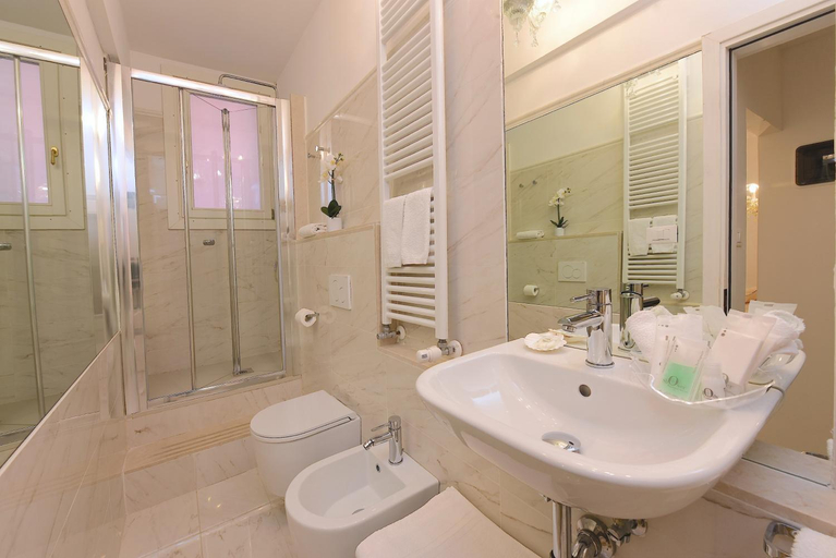Bathroom 3, Antico Mercato, Venezia
