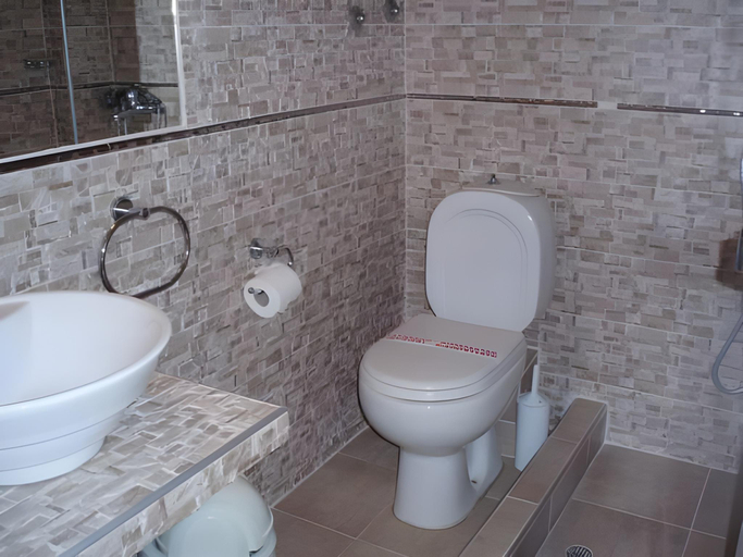 Bathroom 3, Tselikas, West Macedonia