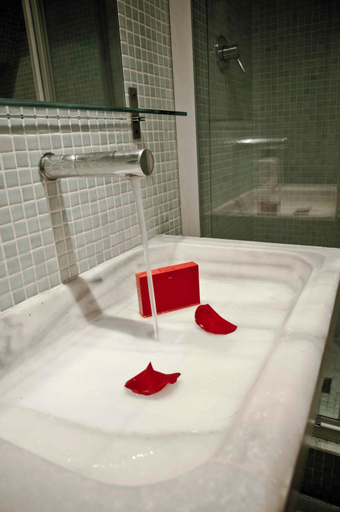 Bathroom 3, Barceloneta Beach Apartments, Barcelona