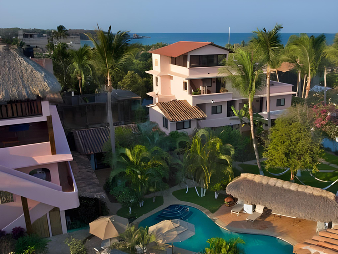Exterior & Views