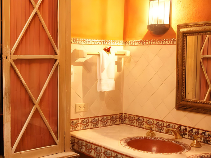Bathroom 3, Casa Liza, Allende
