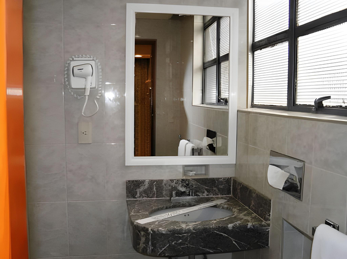 Bathroom 4, Hotel Diligencias, Mexico City