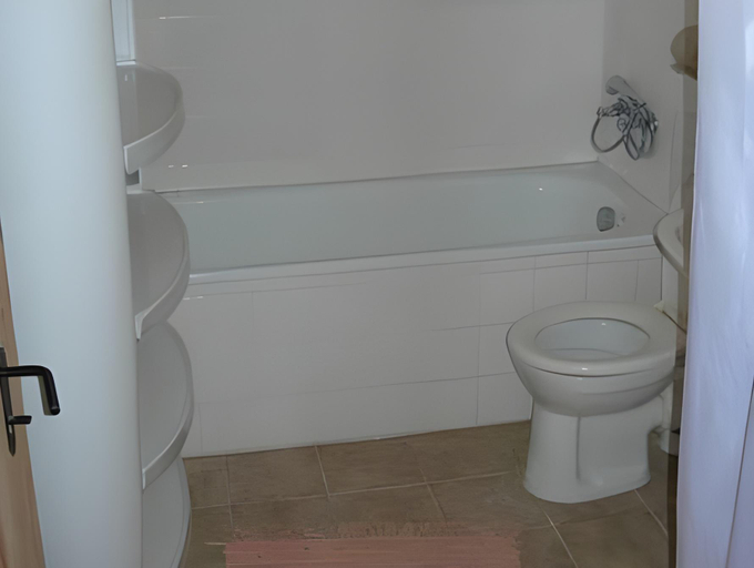 Bathroom 3, Burg Plankenstein, Melk