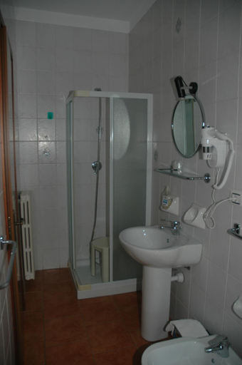 Bathroom 2, Hotel Valentino, Torino