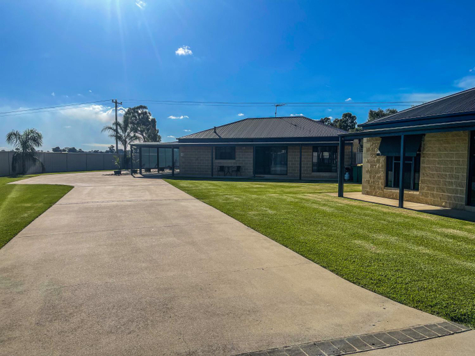 Exterior 15
