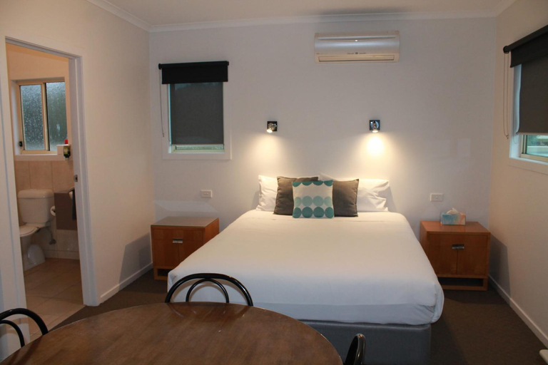 Others 5, Chalambar Motel, Ararat