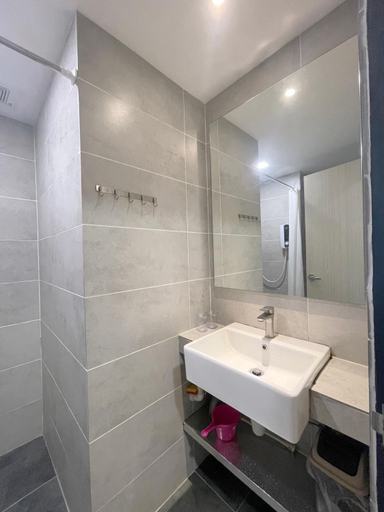 Bathroom 4, Roxy Sematan Beach Townhouse Deluxe , 1 & 2, Lundu