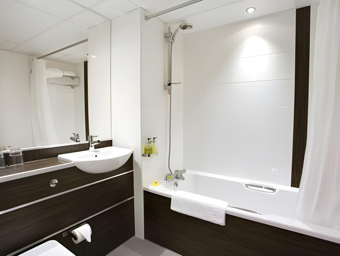 Bathroom 4, The Gulliver's Hotel, Warrington