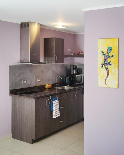 Kitchen 2, Cadushi Apartments
