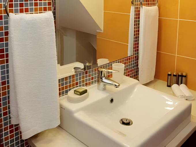 Bathroom 3, Pateo Santo Estevao-Self Catering Apartments, Lisbon