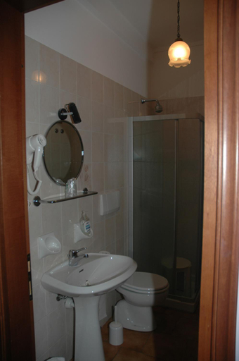 Bathroom 4, Hotel Valentino, Torino