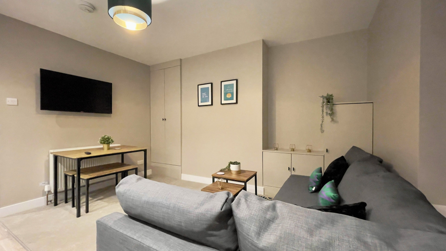 Others 4, Stay Angels - Cosy Boho Apartment, Sheffield