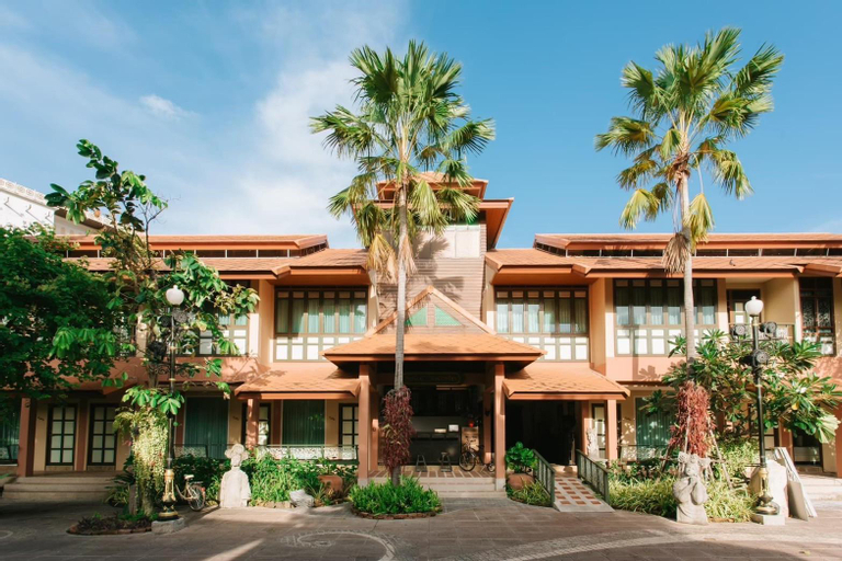 Exterior 4