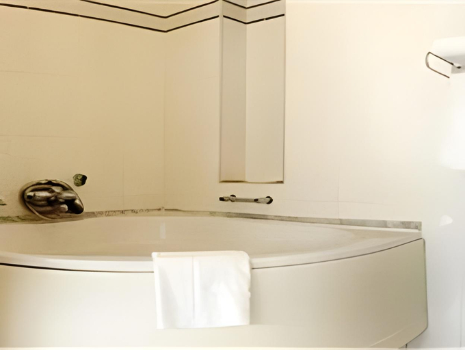 Bathroom 4, Mardaga, Limburg
