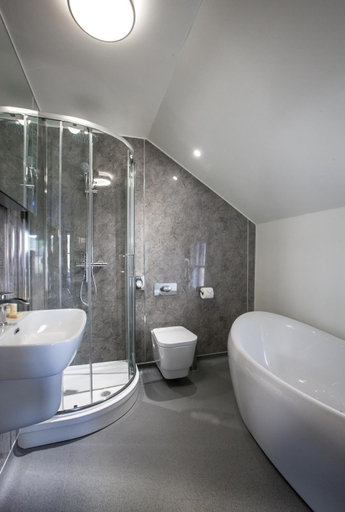 Bathroom 3, Black Bull Inn, Moffat, Dumfries and Galloway