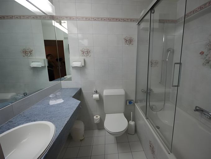 Bathroom 3, Alpenhotel Schlussel, Uri