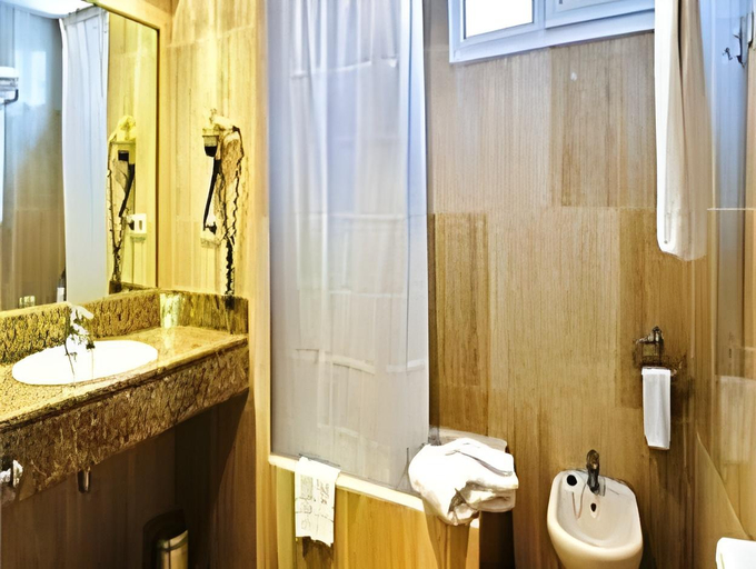 Bathroom 4, Hotel ILUNION San Sebastian, Guipúzcoa