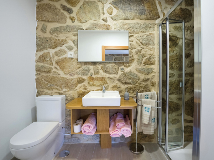 Bathroom 3, Casa das Eiras, Melgaço