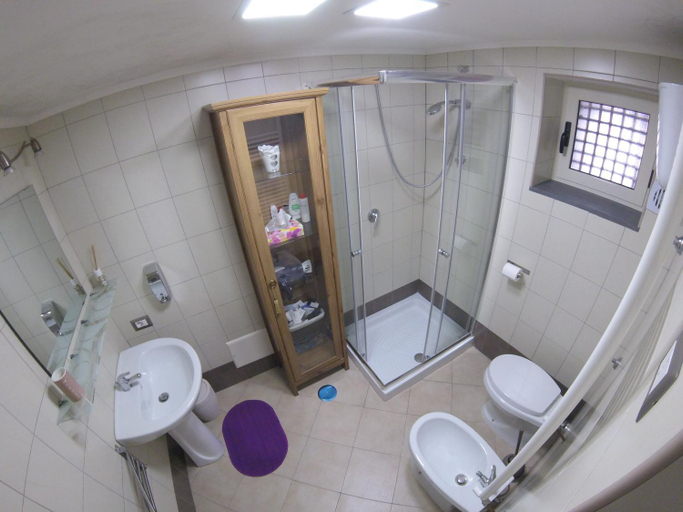Bathroom 4, Terrazza sul Vesuvio con piscina, Napoli