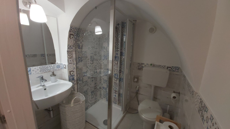 Bathroom 4, Il Vicolo, Bari