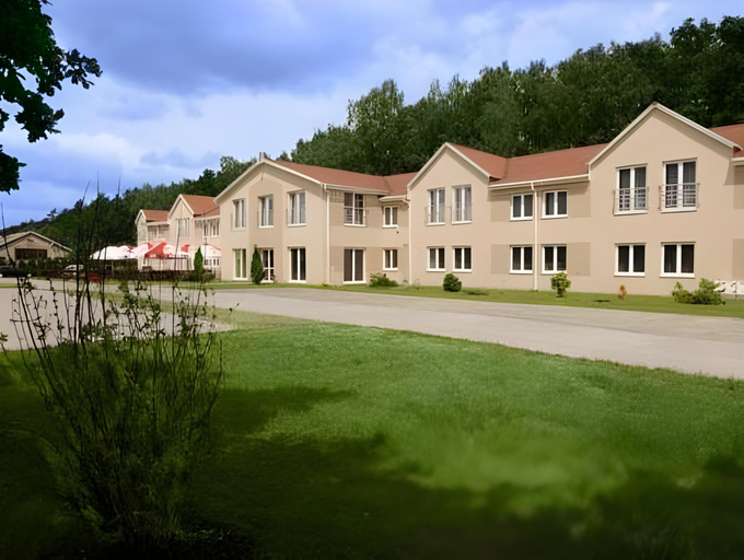 Others 5, Hotel Borowina, Piaseczno