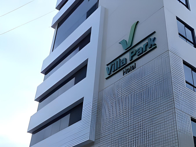 Exterior & Views 23