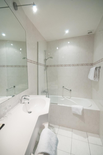 Bathroom 3, Hotel Du Pre, Paris