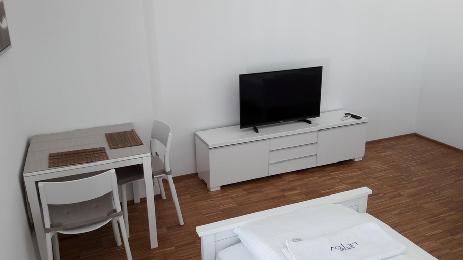 Others 5, Hotel & Hostel Letov, Praha 18