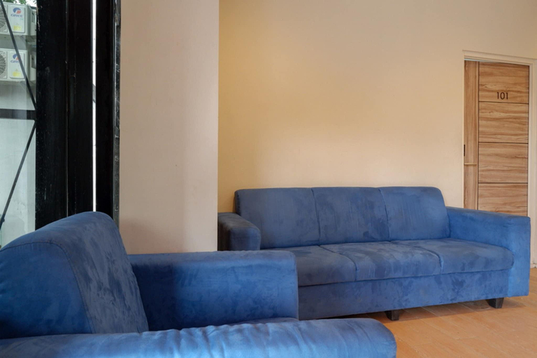 Public Area 3, RedDoorz @ Jalan Kartini Semarang, Semarang