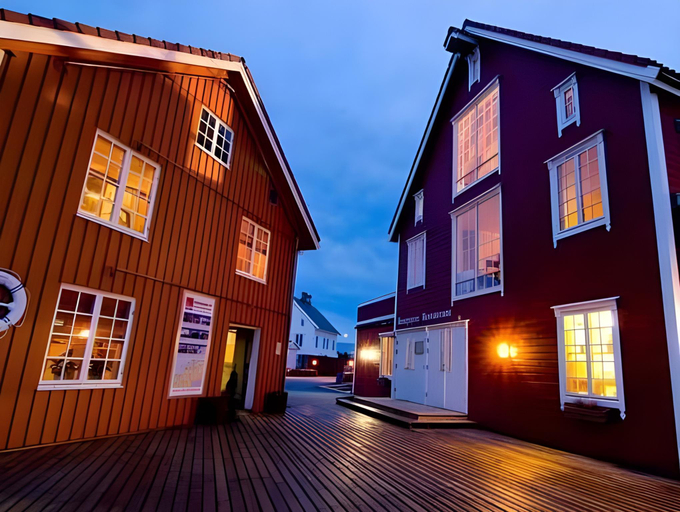 Exterior & Views