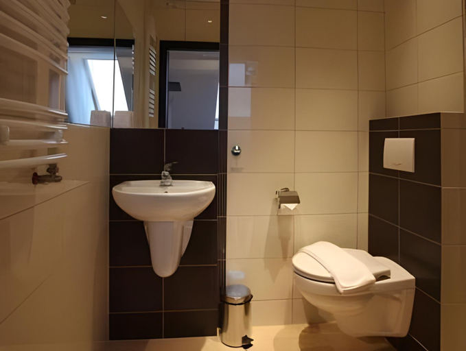 Bathroom 4, Hotel Palac Krotoszyce Basen&Spa, Legnica