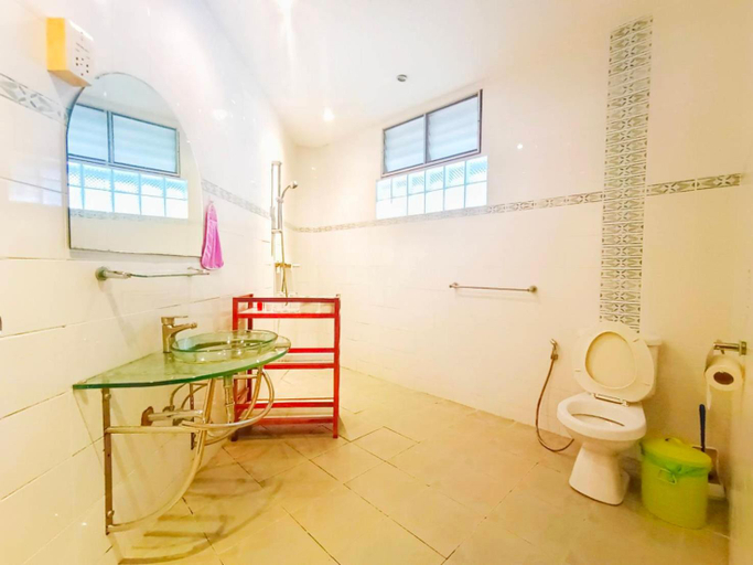Bathroom 2, Kingsacre, Phuket Island