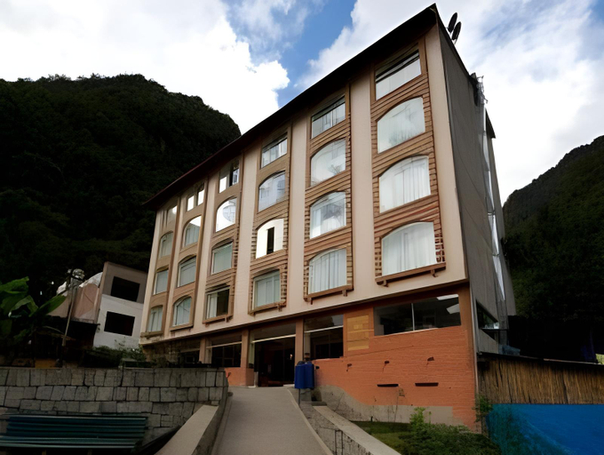 Exterior & Views