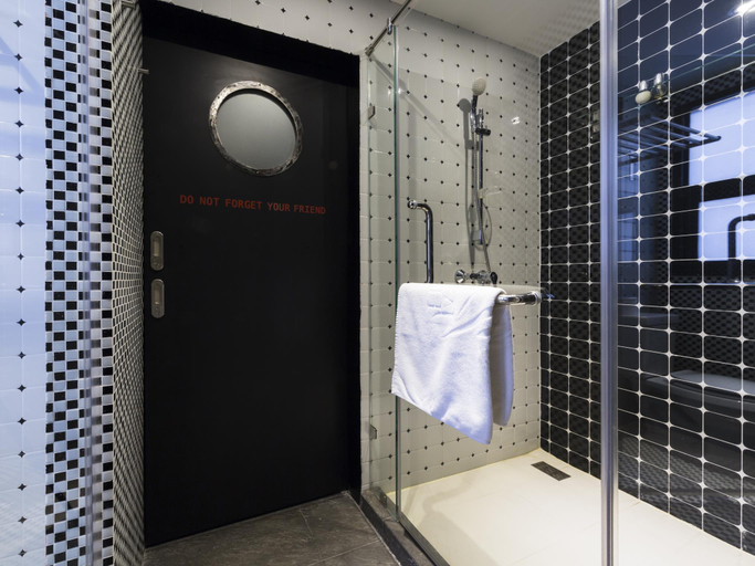 Bathroom 18