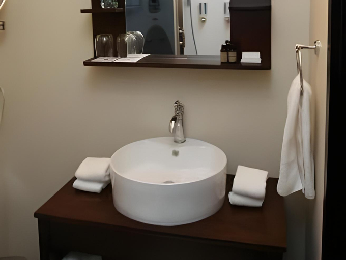 Bathroom 5, Paradise Resort Club and Spa, Division No. 15