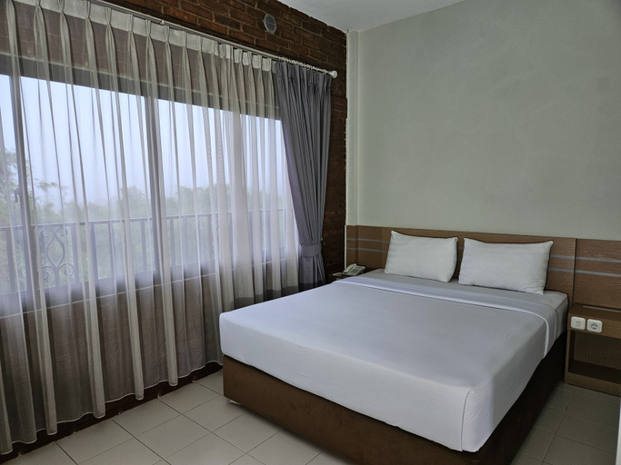 Bedroom 2, Amerta Giri Hotel Dieng Wonosobo, Wonosobo