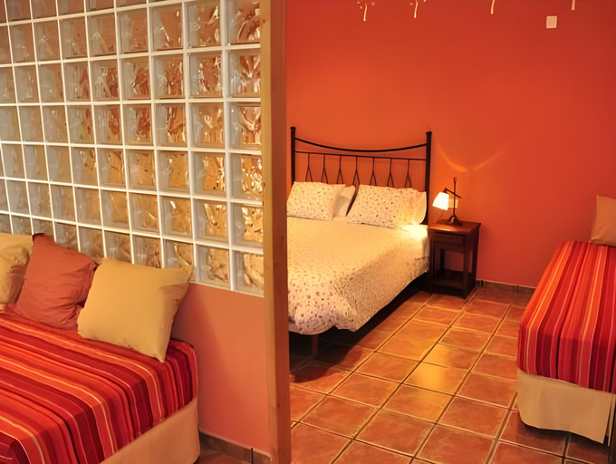 Guestroom, Casa Etxalde, Girona