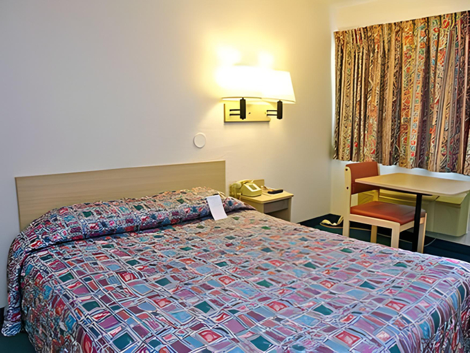 Bedroom 2, Motel 6-Gallup, NM, McKinley
