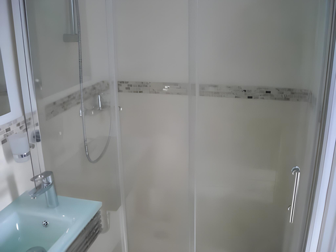 Bathroom 5, Georgia Mare, South Aegean