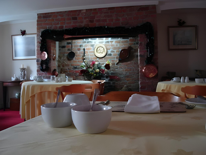 Food & Drinks 3, Ammonite Lodge, Somerset