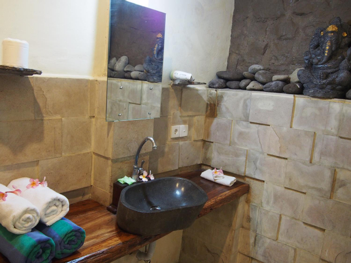Bathroom 16