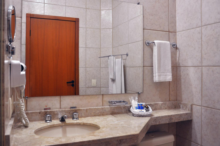 Bathroom 4, Giorni Hotel Boulevard, Resende