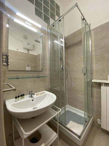 Bathroom 3, Accogliente bilocale - Volsci 153, Rome