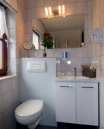 Bathroom 3, Schlossgartenpassage, Gotha