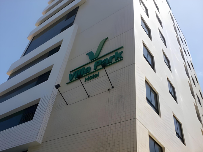 Exterior & Views 21
