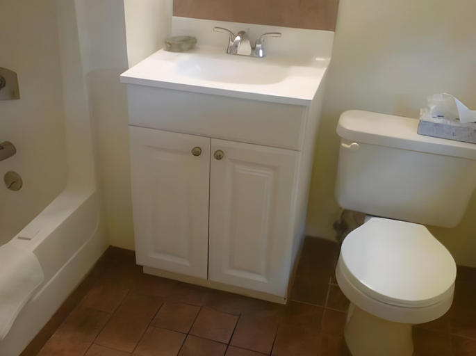 Bathroom 4, Blue Coast Inn and Suites, Curry