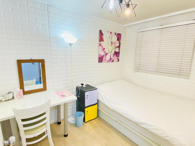 Bedroom 12